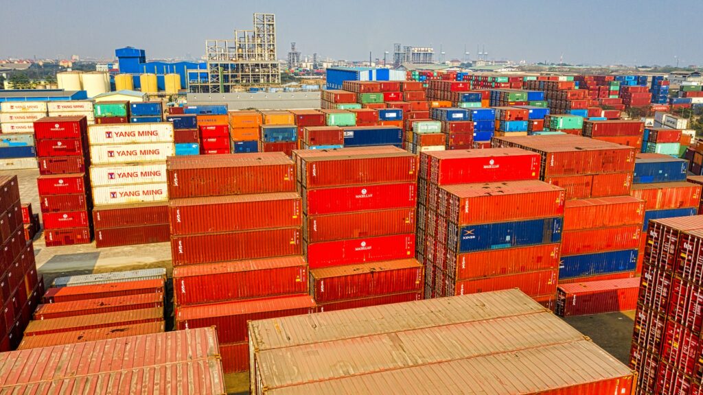 Keuntungan dan Risiko Impor Barang dari China, Wajib Tahu! | WilhenCargo