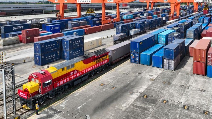 Proses Import Barang dari China Melalui Jalur Kereta Api | WilhenCargo