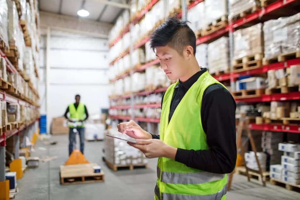 Rahasia Negosiasi MOQ Rendah dengan Supplier China untuk Pebisnis Modal Terbatas | WilhenCargo
